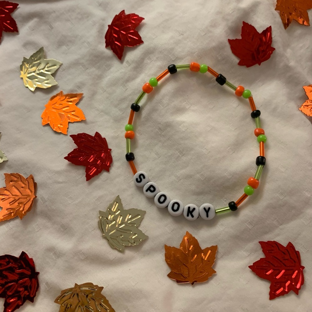 Spooky beaded Halloween bracelet 🧡👻